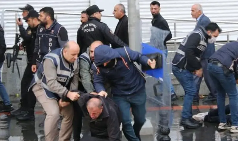 Kayyım Kararları Sonrası Yapılan Protestolardaki Gözaltı Sayısı Açıklandı 1 Kayyım Kararları Sonrası Yapılan Protestolardaki Gözaltı Sayısı Açıklandı